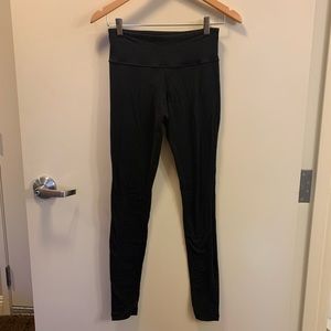 ⬇️SALE LULULEMON WUNDER UNDER size 4